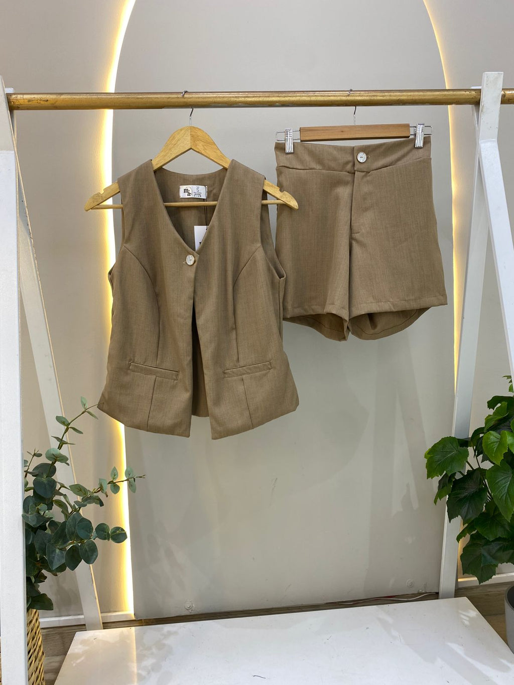 set chaleco y short.