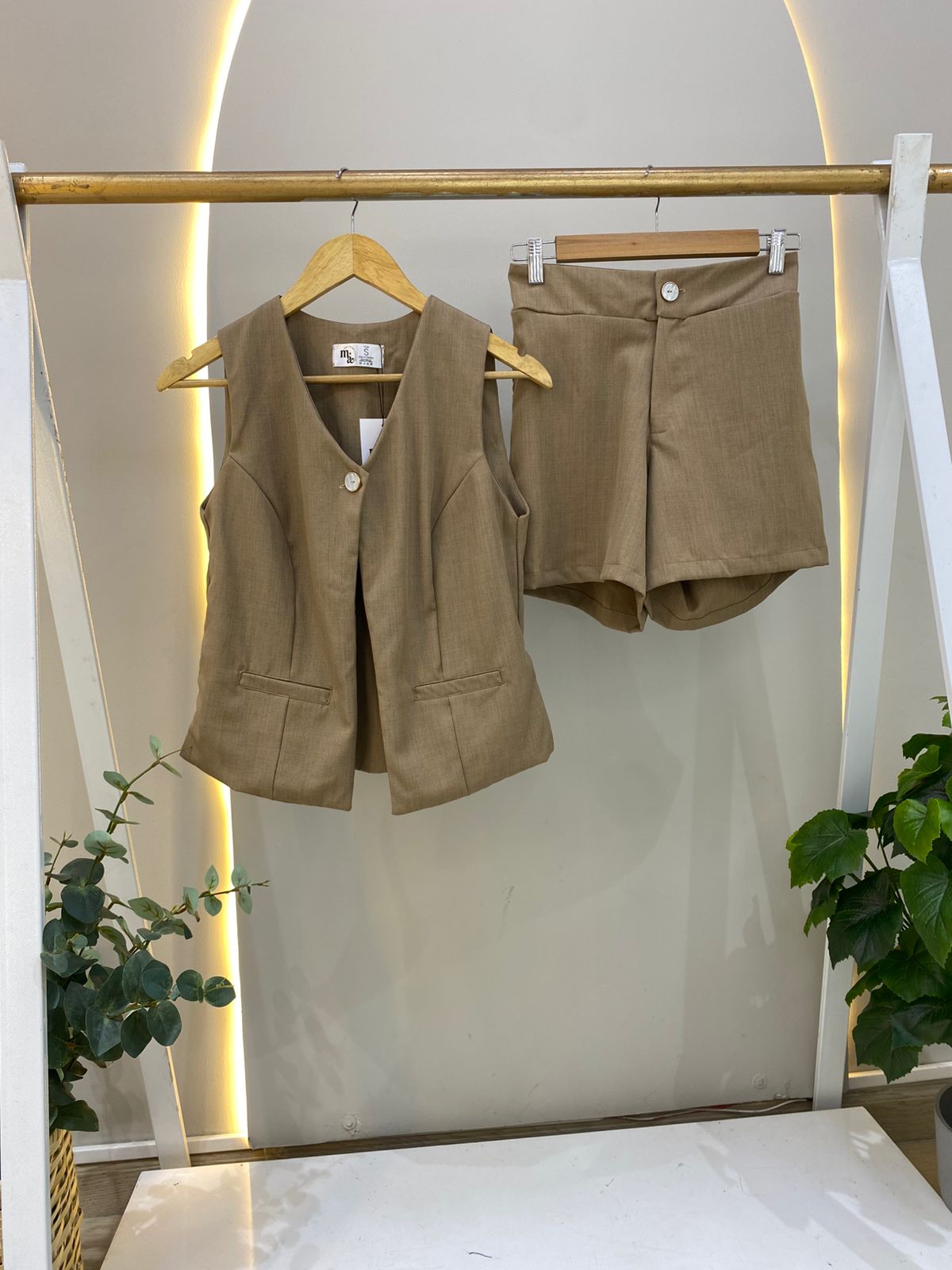set chaleco y short.