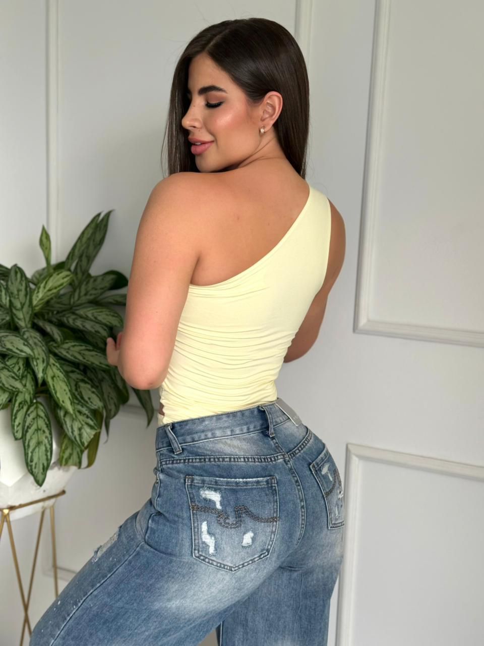 Body asimetrico con transparencia.