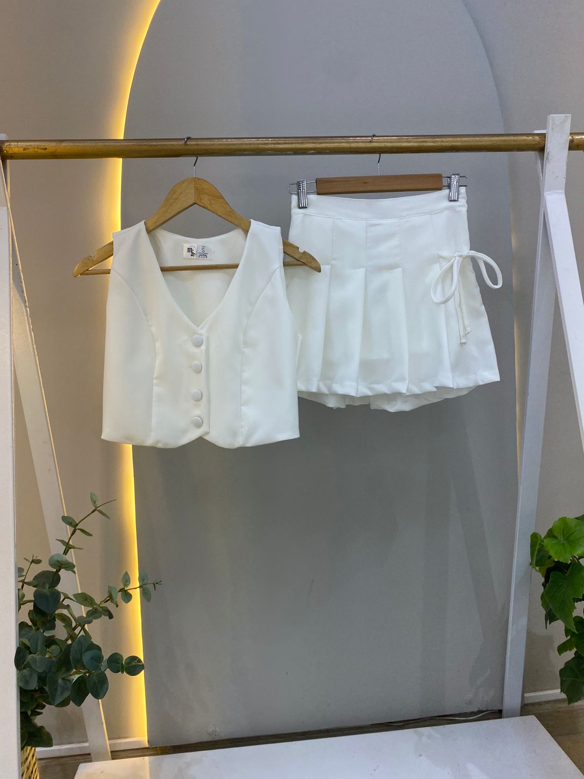 Set Falda Plisada y Blusa.